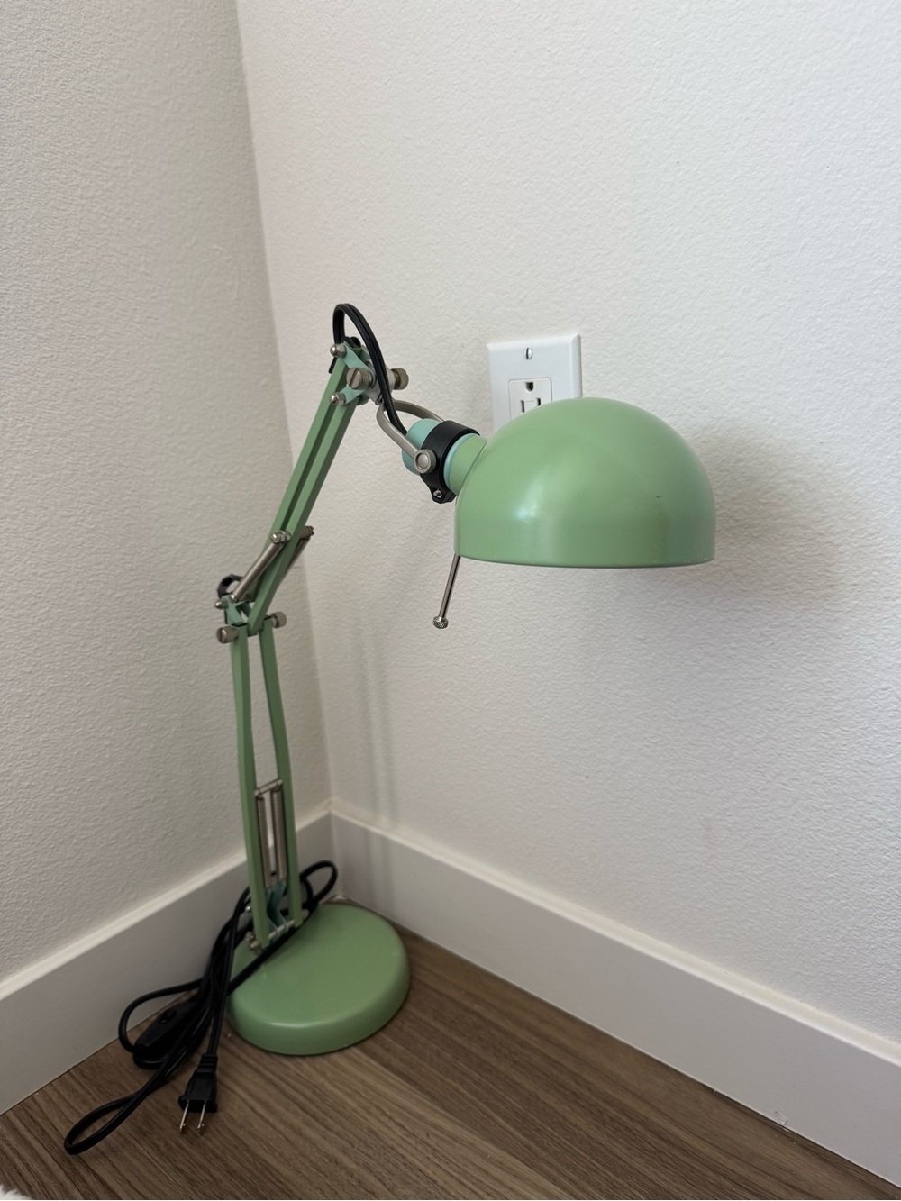 Adjustable Green Metal Desk Lamp